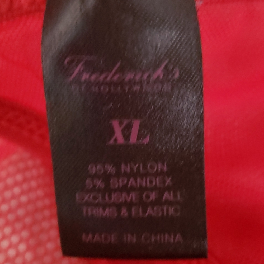 Red Lingerie - Picture 5 of 5
